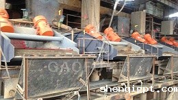福建泉州某钾长石选矿厂使用高服的振动脱水筛轻松达到干堆效果