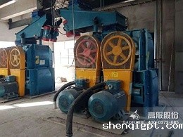 四齿辊破碎机客户现场